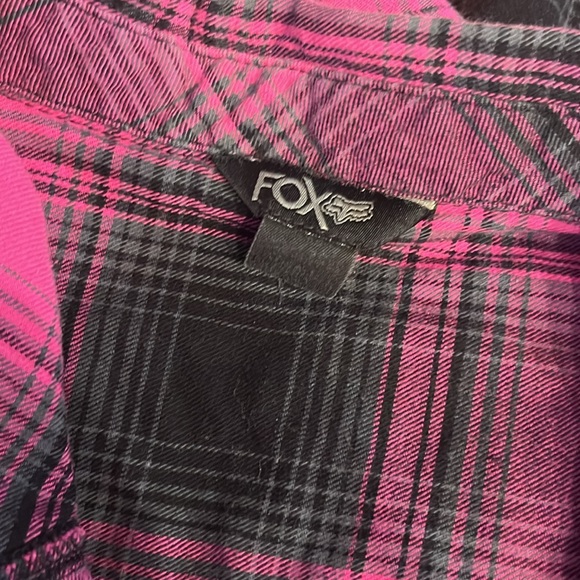 🌵=3/$20-FOX-Plaid Button-Up Shirt-“Pink & Black”-Size Lg but fits like a Medium - Picture 12 of 15